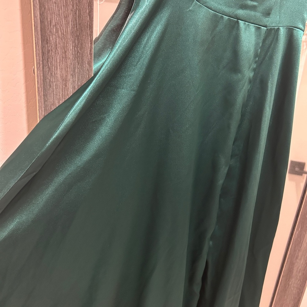 Azazie Bondi Emerald Metallic Satin Dress with Slit Size 6 - Picture 6 of 7